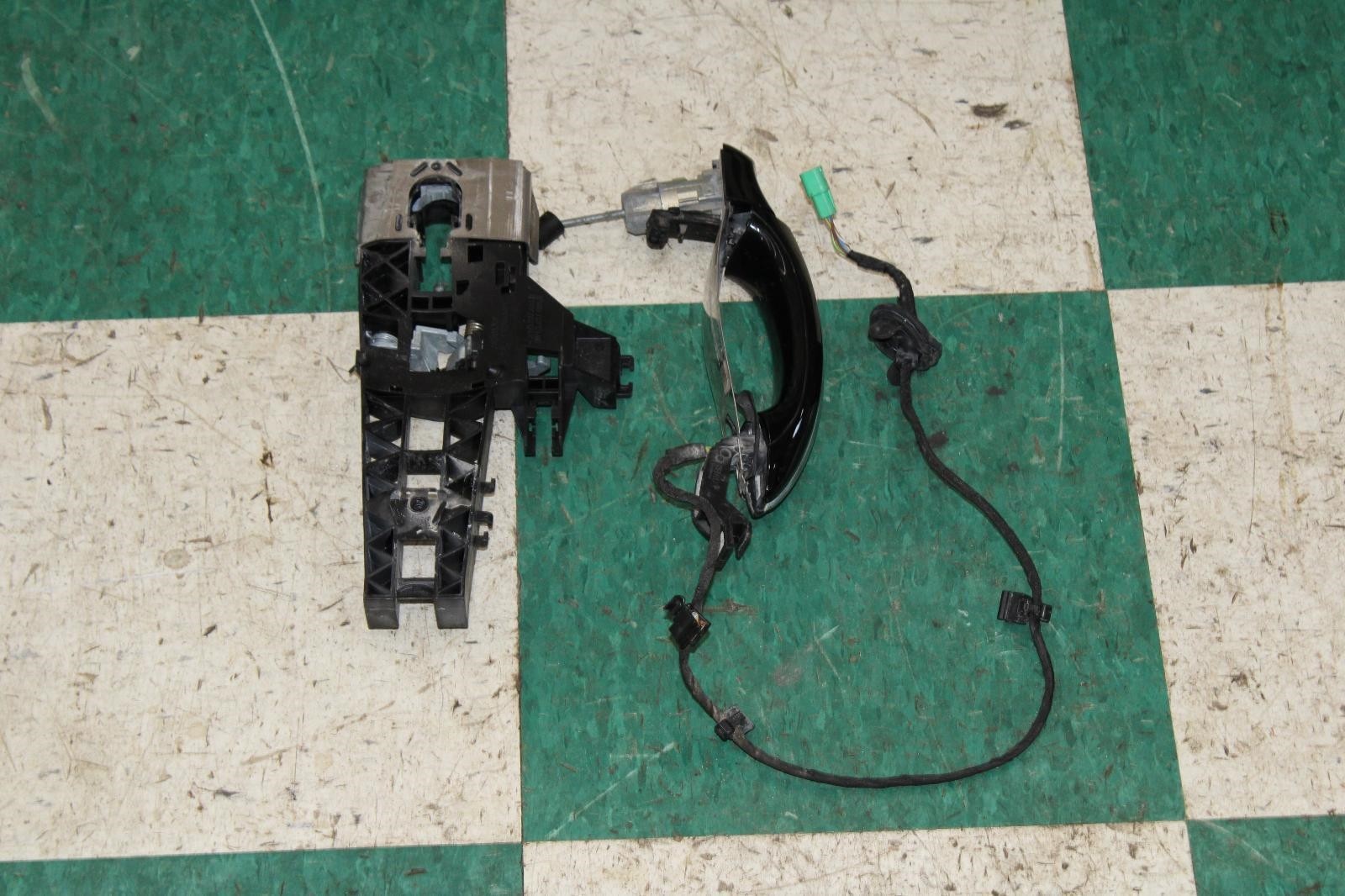 13-18 Flying Spur Chrome Front Driver Side Left LH LF Exterior Door Handleoe WTY