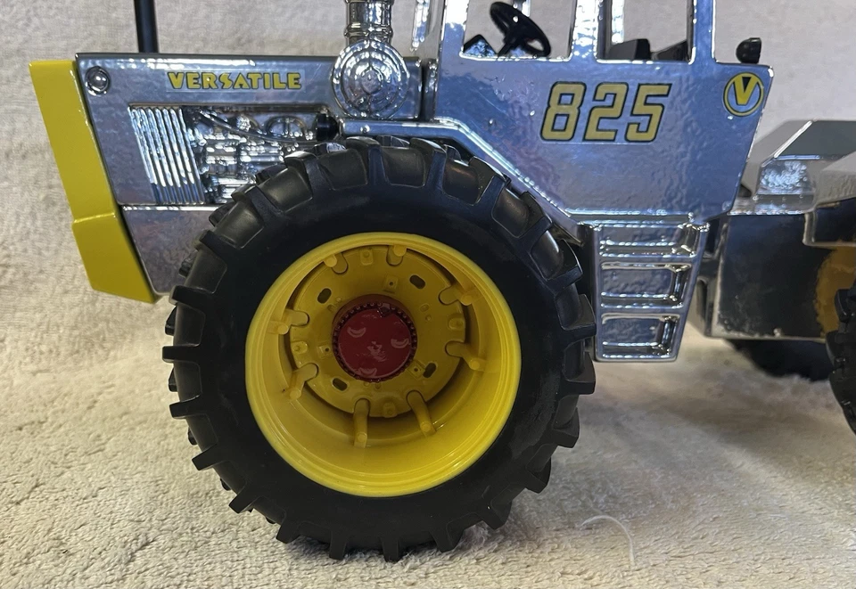 versatile toy tractor 1/16 Custom Chrome 825 - Image 2 of 4