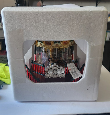 Maisto Santas carousel park NIB Box Has storage damage see description