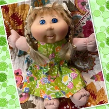 Cute Cabbage Patch Kids Doll Girl Jakks Straight honey Blonde Hair Blue Eyes