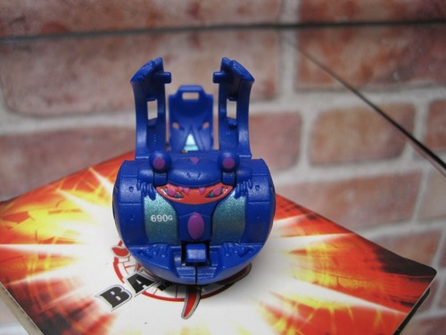 7 Bakugan Balls Sega Spin Master Blue, Green, Works Great Fold Out Animal - Picture 14 of 23