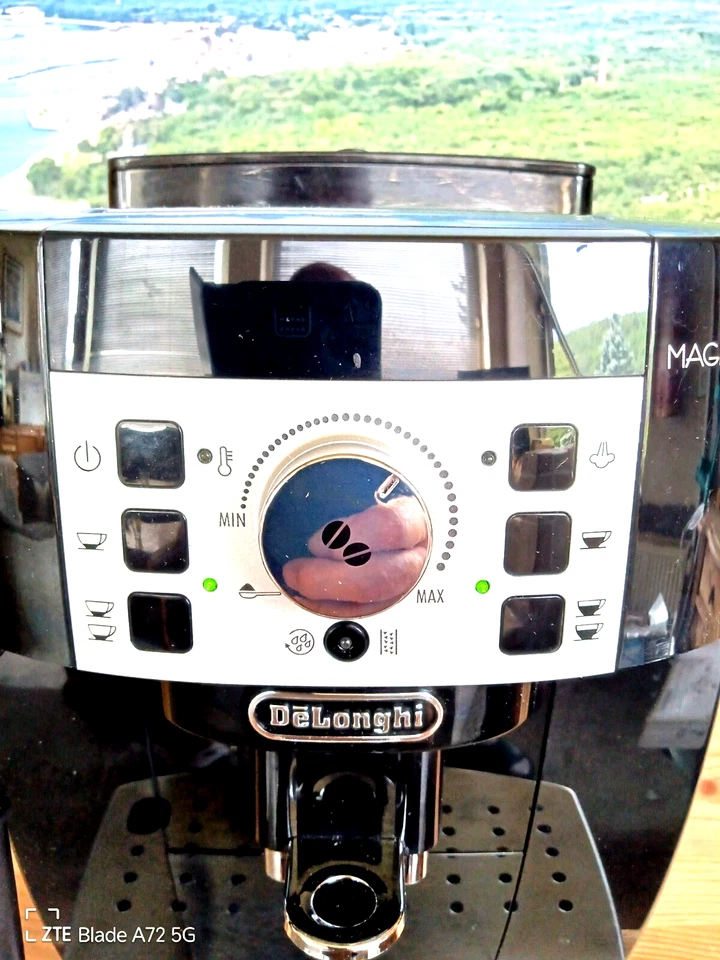 DeLonghi Magnifica S ECAM 22.110B Generalüberholt Gewährleistung 12 Monate OVP - Bild 2 von 4
