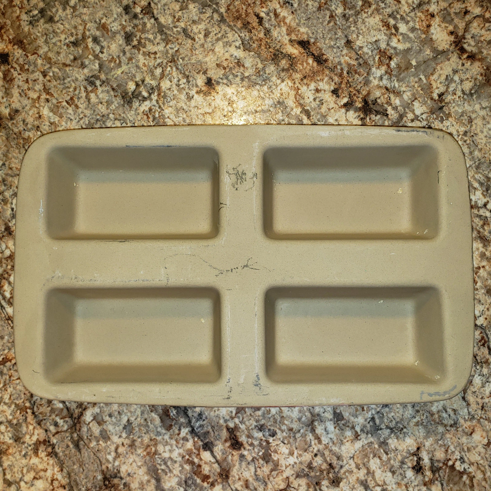 Pampered Chef Stoneware 4 Mini Loaf/Bread Pan Family Heritage #1418