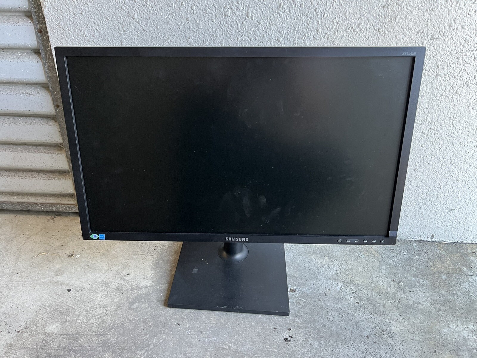 Samsung 24 Inches Widescreen LCD Monitor - Black