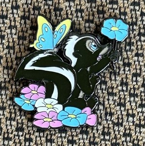 Disney Loungefly Bambi Characters Mystery Set Blind Box Flower Skunk 2021 Pin