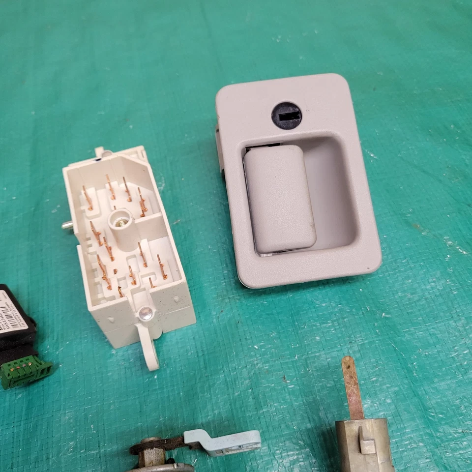 Juego de interruptor y bloqueo de cilindro de encendido Lincoln Town Car 1998-2002 OEM Foto 4 de 4