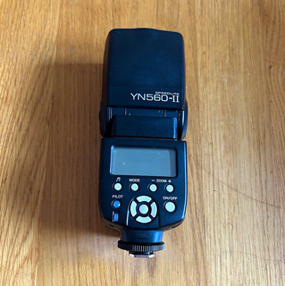 YONGNUO Speedlite YN560 II Flash Gun GN56 LCD Swivel Zoom Hot Shoe DSLR