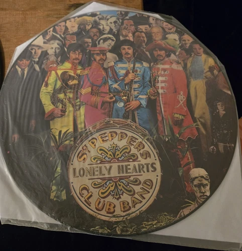 The Beatles Sgt. Pepper's Lonely Hearts Club Band LP Parlophone w/ Artwork