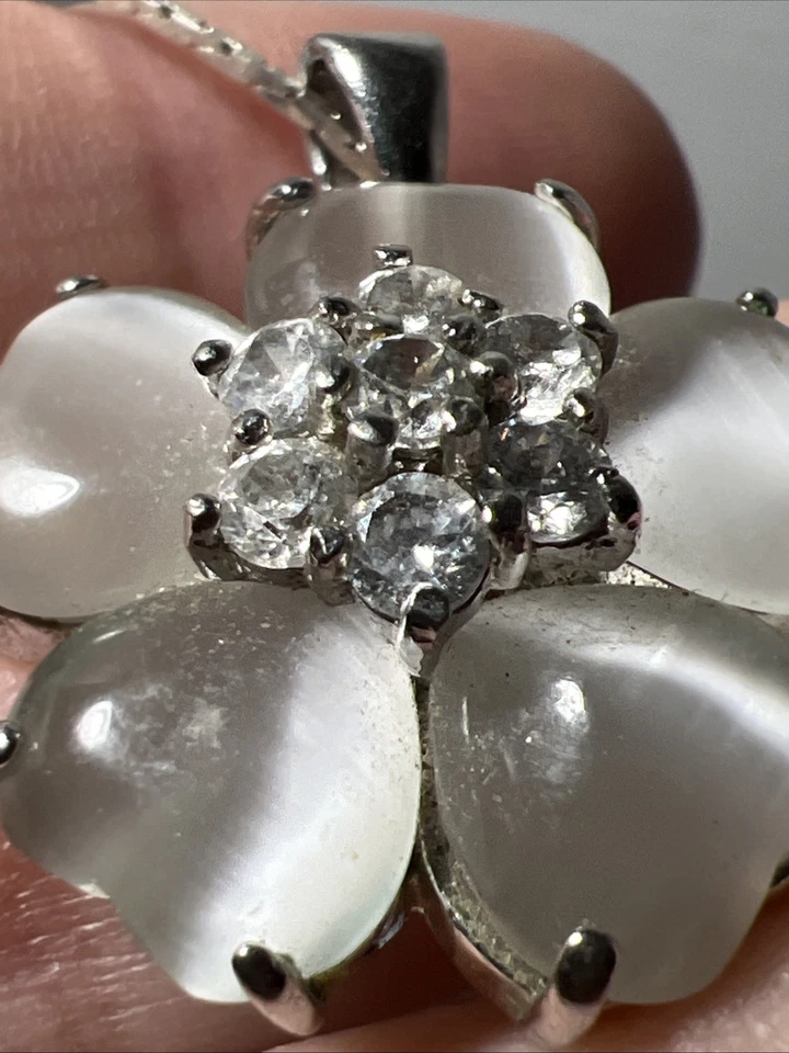 Collar Colgante Flor Circonita Cúbica Ojo de Gato Blanco Foto 2 de 4