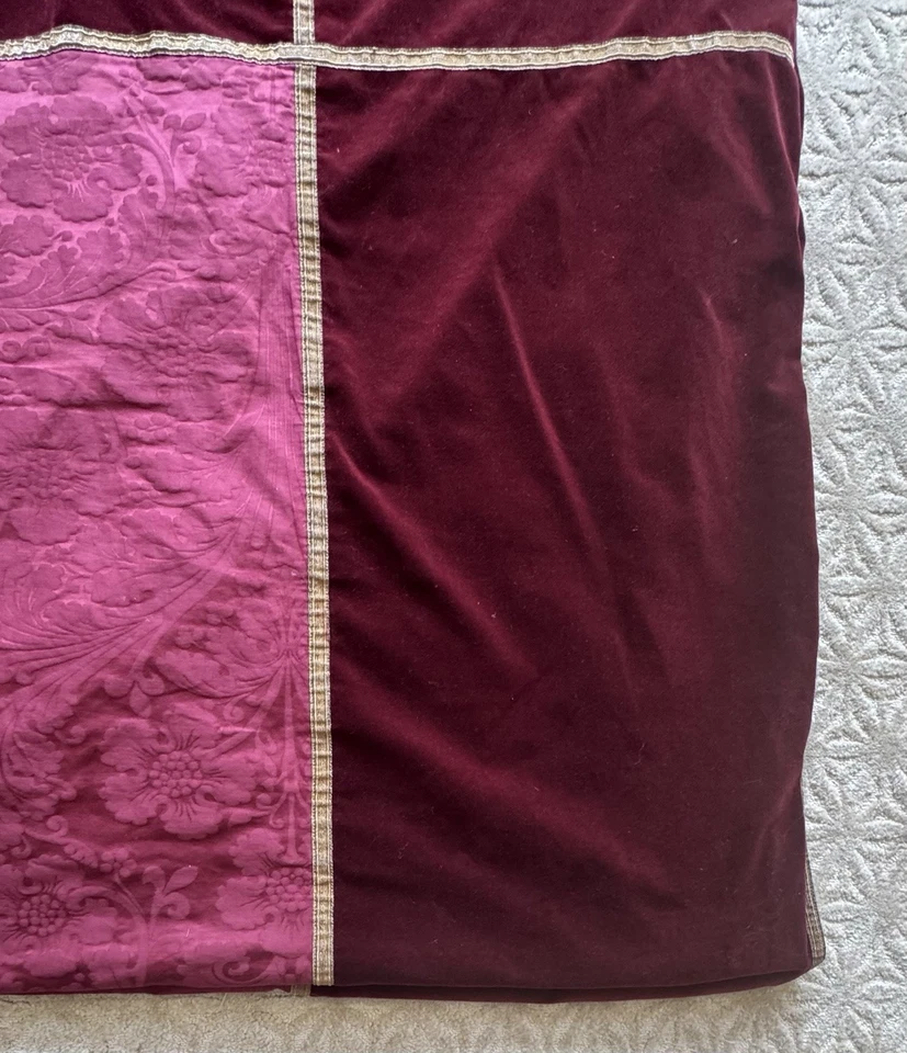 Ralph Lauren Venetian Court F/Q Duvet 96x92 Burgundy Velvet Jacquard Gold Trim - Image 4 of 4