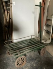 Alter Bollerwagen, Zieh-Wagen, grün mit gummierten Holzrädern, Handwagen