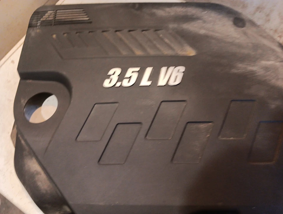 2007 - 2010 PONTIAC G6 Sdn 3.5L V6 Engine Motor Cover OEM 12601384 W/ Oil Cap - Image 3 of 4