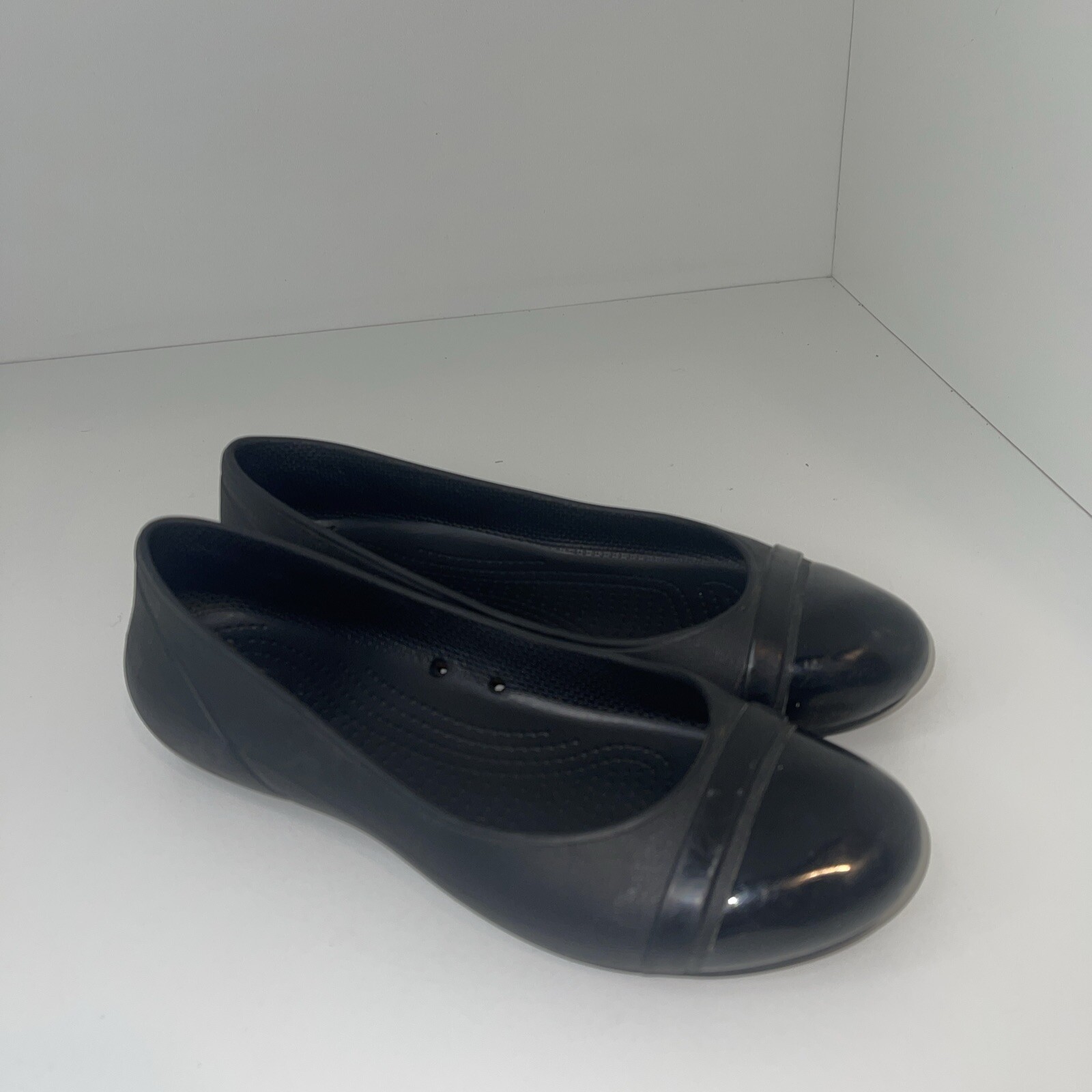 Crocs Flats Womens 6 Black Cap Top Ballet Rubber Slip On Croslite-image