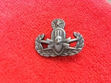 MASTER EXPLOSIVE ORDNACE DISPOSAL (EOD) HAT PIN MEASURES 1 AND 1/16TH INCHES