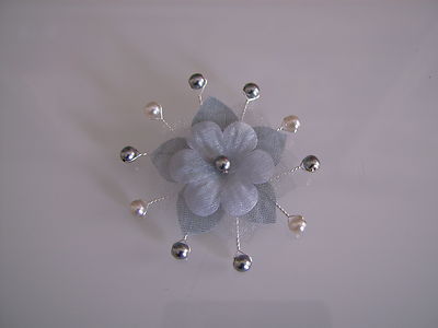 Décor Robe Mariée Fleur Et Plume à Coudre - Écru/Gris, Métal Argenté Et Perles
