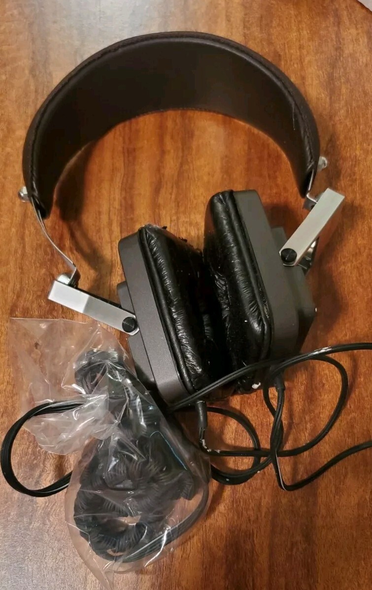 Vintage Brand New Technics Stereo Headphones EAH-820 With An