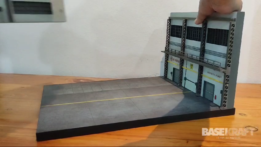 E.F.S.F. LEDディオラマ BaseKraft 1/72 Aircraft Display Diorama NATO Hangar Base with Led