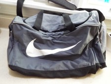 Large Nike Gray Duffel Gym Bag Unisex 26  Length RN56323 Cross shoulder  Handle
