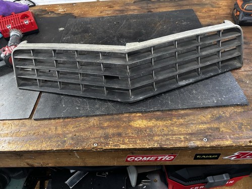 78 CAMARO UPPER GRILL / GRILLE BASE MODEL - Picture 1 of 10