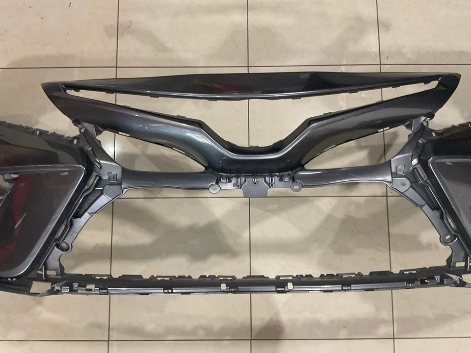 Cubierta de parachoques delantero gris 2021-2023 Toyota Camry SE/XSE/Hybrid SE 52119+E6020 OEM Foto 4 de 4