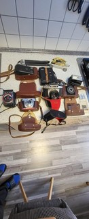 Konvolut alte DDR Kameras und Zubehör.
