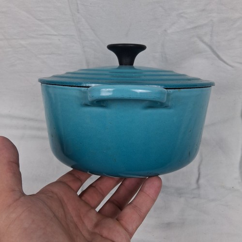 Vintage LE CREUSET #18 Enamel Cast Iron 2 Qt. Round Dutch Oven Pot & Lid BLUE - Picture 5 of 13