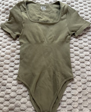 OQQ Women  s Green Short Sleeve Square Neck Bodysuit Mild Compression Size S