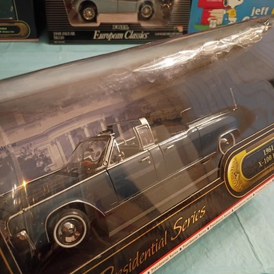 Road Signature Presidential Series 1961 Lincoln X-100 Kennedy Car