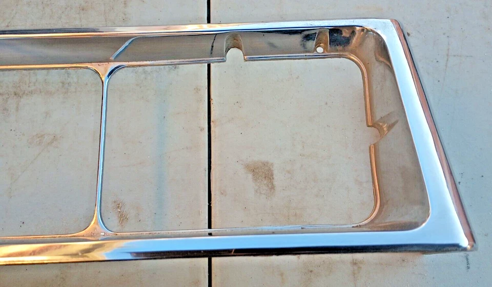 Buick Electra Park Avenue 1981 bisel de faros metal LH LOC-127 Foto 3 de 4