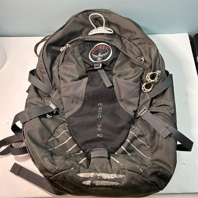 Osprey Momentum 30 Backpack Gray Travel Commute Laptop Bag w Rain Cover