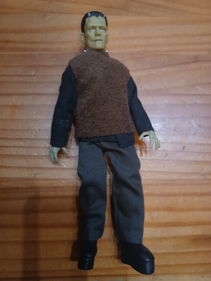 GRANDE LOTE DE BONECO DE AÇÃO VESTIDO HORROR MEGOS GILLMAN, WOLFMAN AND MORE 8" - Imagem 4 de 4