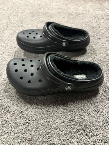 Junior Größe 3 Fleece gefütterte Crocs, schwarz - Bild 2 von 6