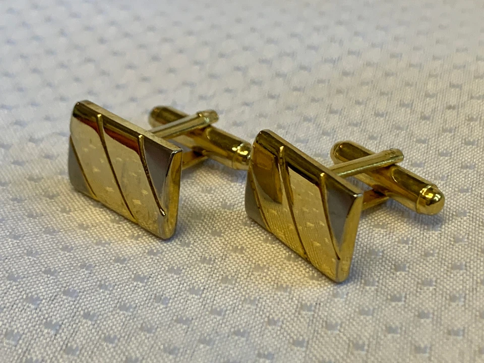 Geoffrey Beene Cufflinks in Box Fashion Jewelry Goldtone & Silvertone Engravable - Image 4 of 4