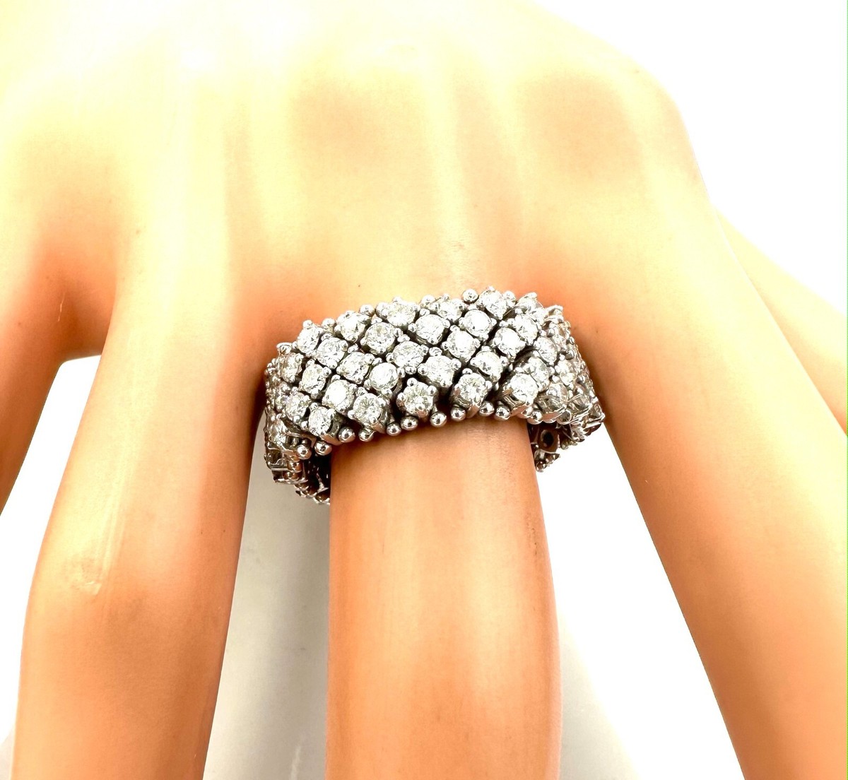 Bague Or Blanc 18 Carats Magnifique Avec Pavage De Diamants 2,61 Carats - Taille 59