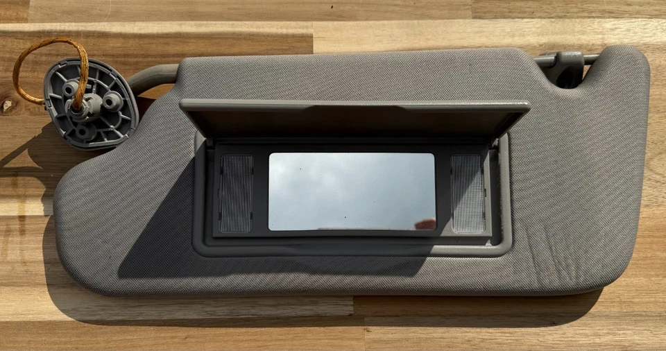 CHEVROLET IMPALA 2006-2016 PARASOL ILUMINADO lado del conductor gris tela parasol OEM Foto 2 de 3