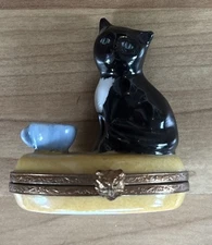 Limoges France Peint Main Cat Trinket Box – Black & White Cat w/ Bowl Interior