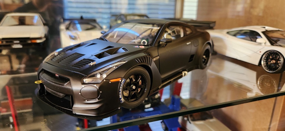 オートアートミニカー1⁄18日産GT-R35FIA GT1 オートアート 1/18 NISSAN GT-