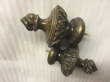 A Pair of Hand Painted Antique Look Resin Curtain Rod Finial  (K8)