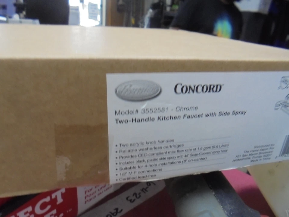 PREMIER CONCORD GRIFO DE COCINA DE DOS MANIJAS CON PULVERIZADOR LATERAL (MODELO:3552581) Foto 4 de 4