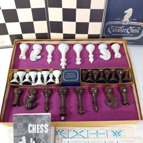 Scacchiera Vintage 1967 Edizione Torneo Cavalier n. 1498 Staunton USA completo - Foto 2 di 21