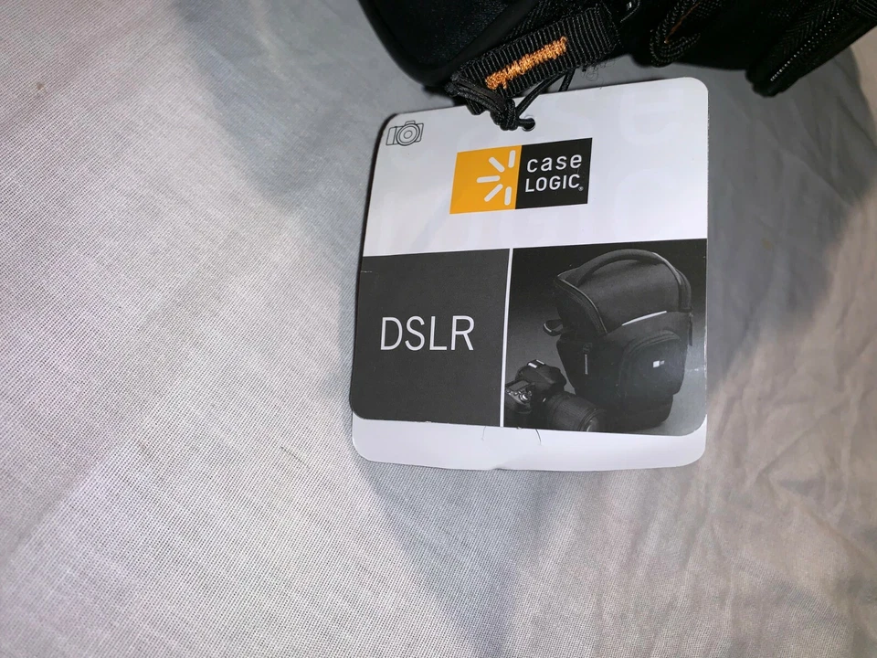 CASE LOGIC DSLR CAMERA PADDED SEMI HARD CARRYING CASE W/ SLR SUSPENSION TECH - Image 3 of 4