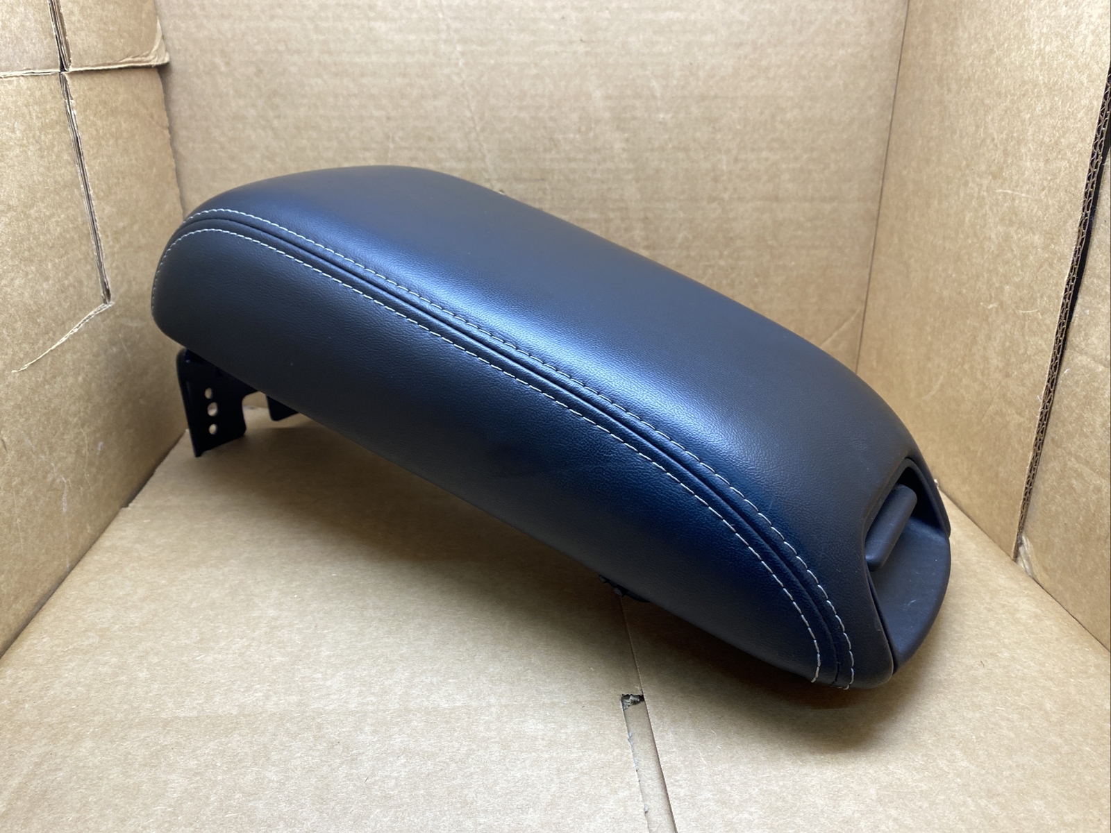 1120 Dodge Journey Center Console Lid Cover Top Arm Rest Armrest Black