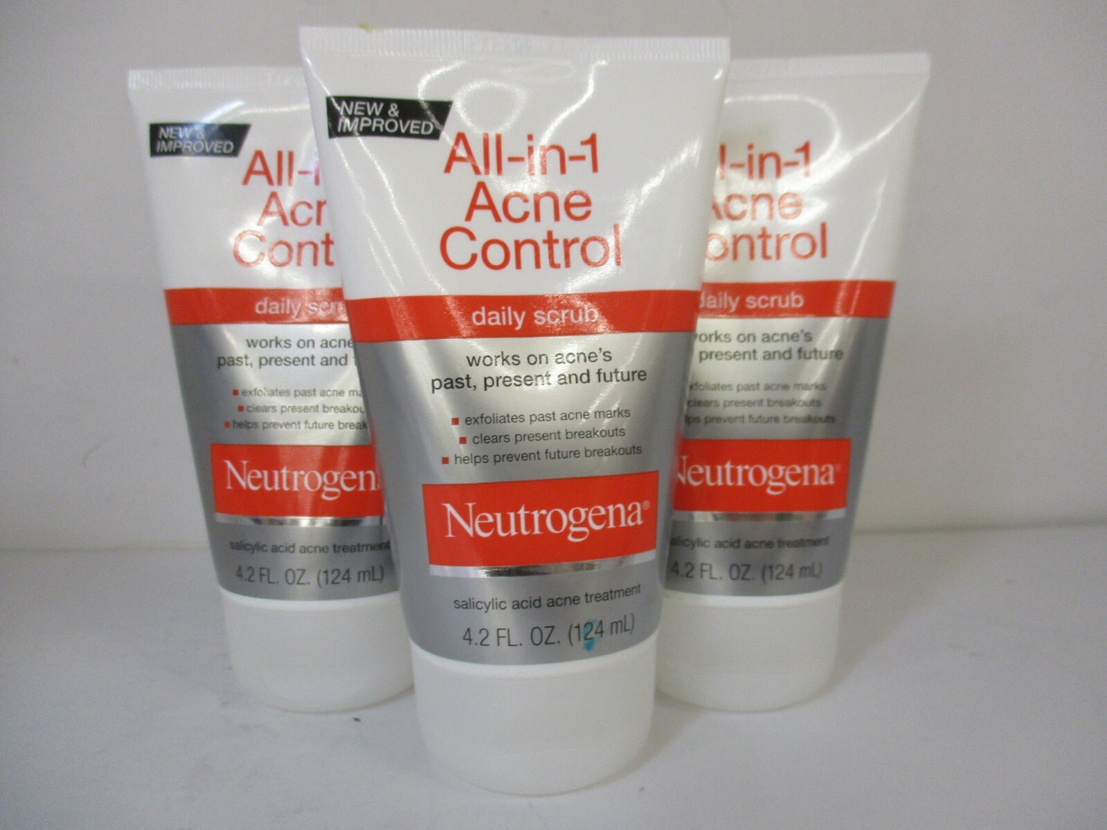 neutrogena all in one daily scrub