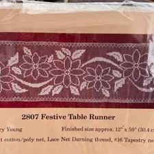 1987 Creative Circle Lace Net Darning Kit Festive Christmas Table Runner 2807