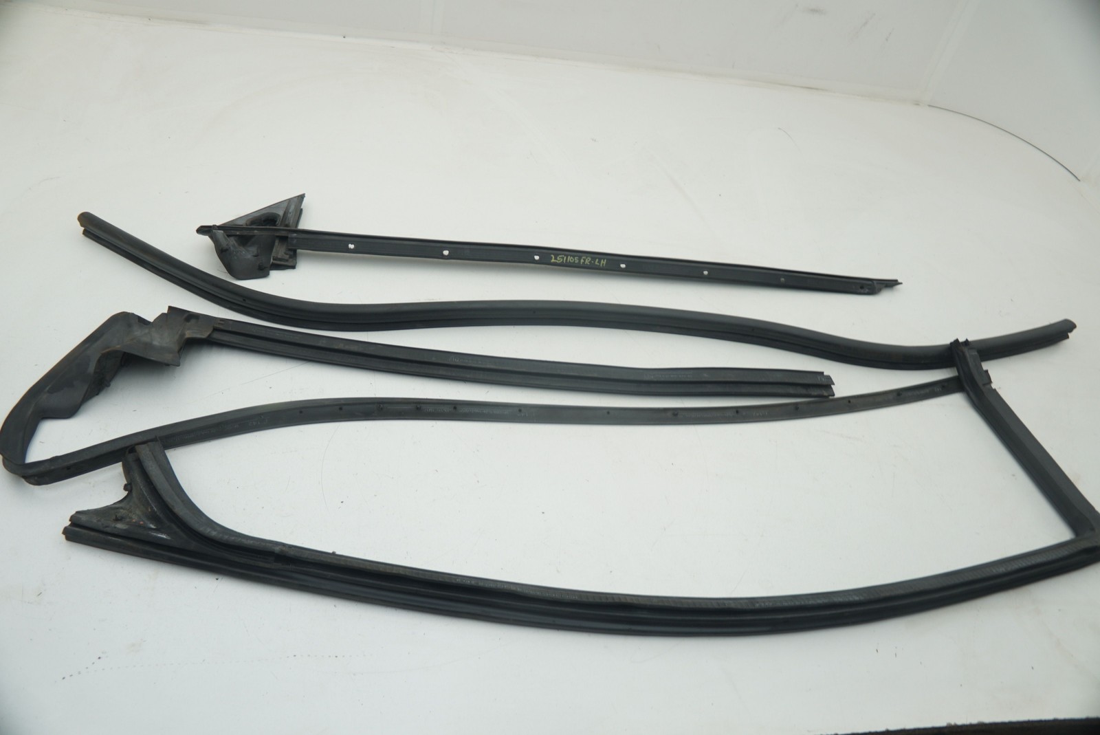 Left Driver Door Weather Strip Seal Rubber Gasket 81361400 Ferrari 458 Challenge