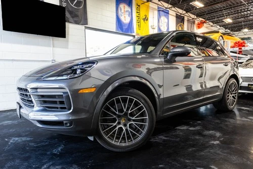 2021 Porsche Cayenne Image 1 of 2