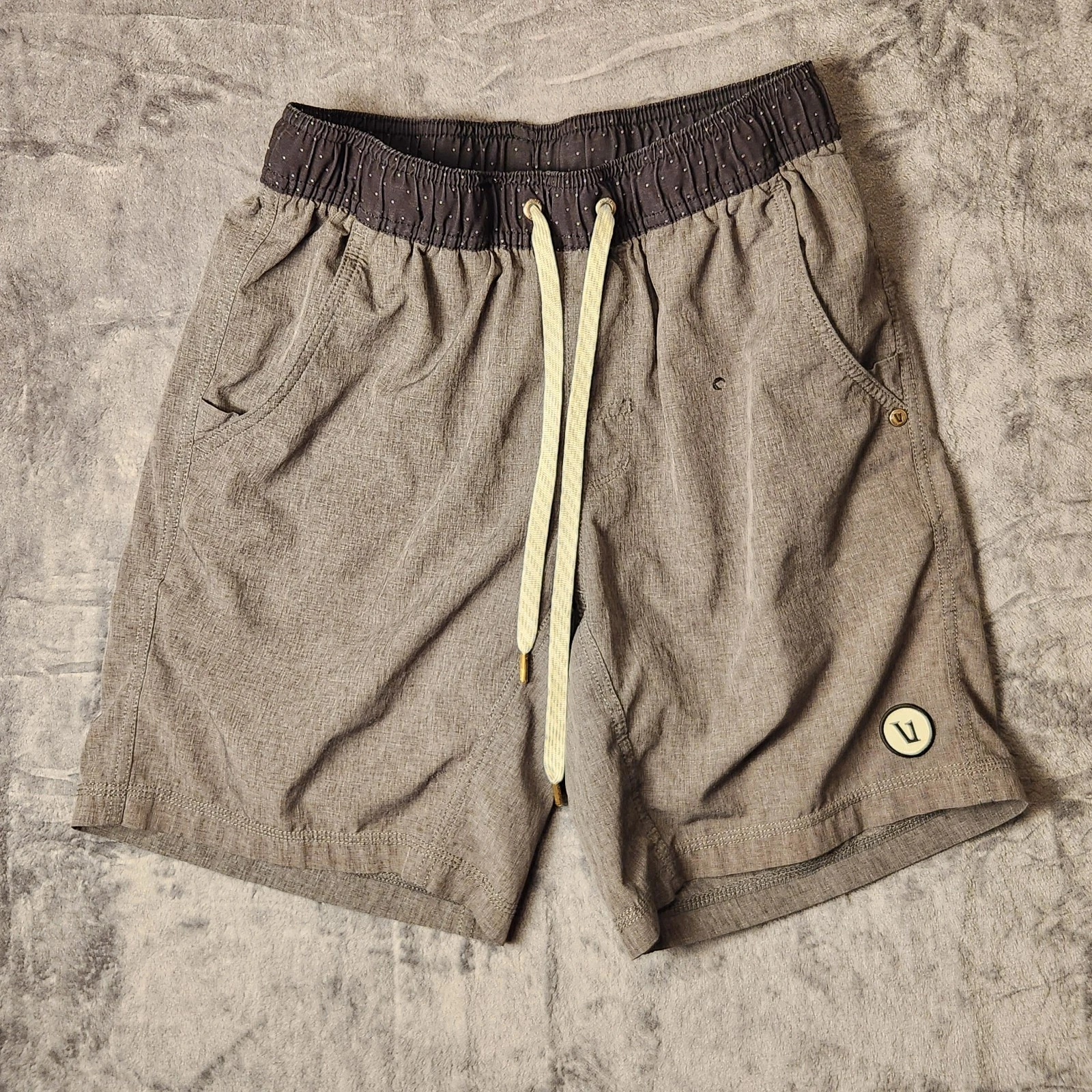 Vuori Kore Shorts Men's Small Brooks Bridges Gray Lined Athletic Gym Running