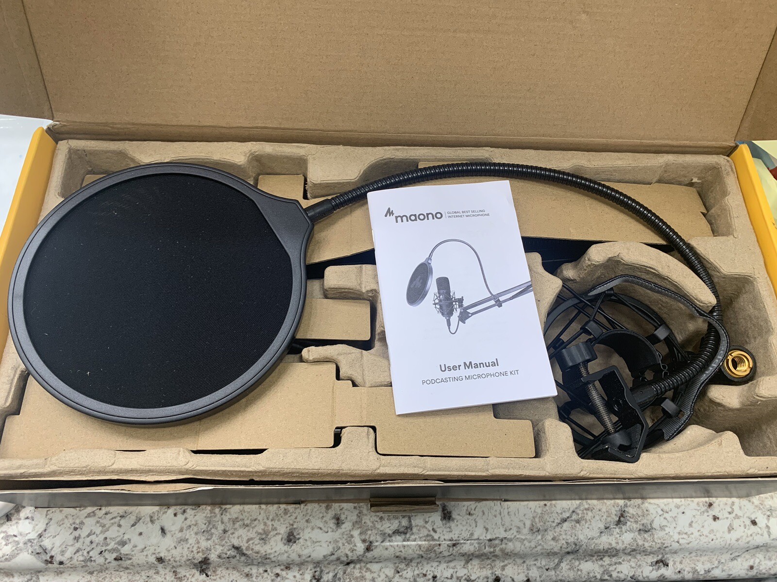 Maono Podcast Microphone Kit AU-AO4E Professional Audio Innovation New Open Box