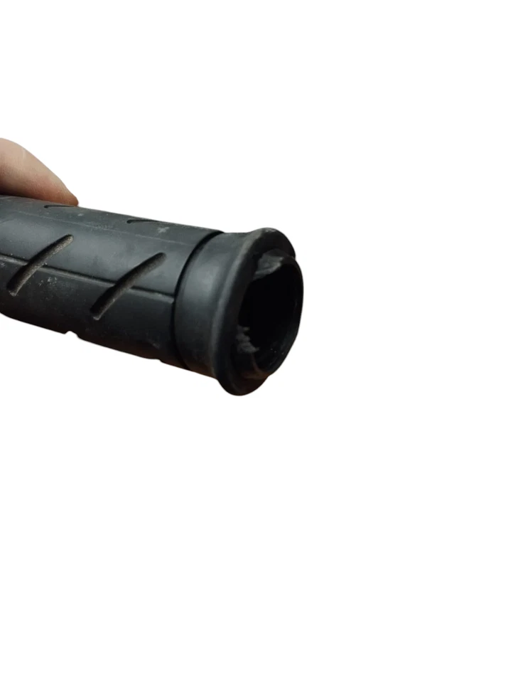 Right Throttle Grip With Damage Suzuki GSXR 750 K8 2008 5711021H02000 - Image 4 of 4