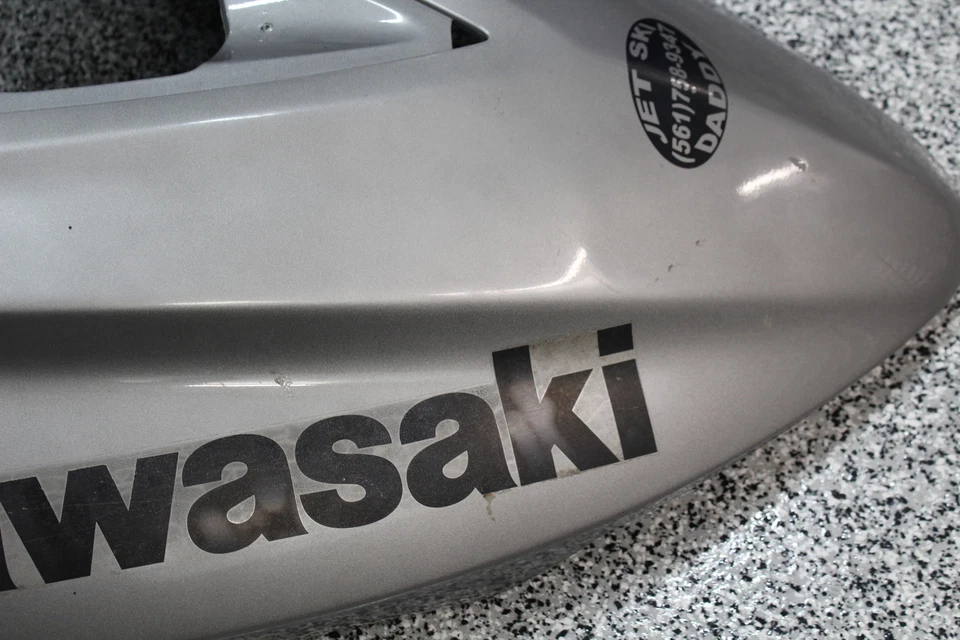 KAWASAKI JET SKI ULTRA 250X 260 LX 260X 250 HOOD STORAGE COVER LID SILVER - Image 4 of 4